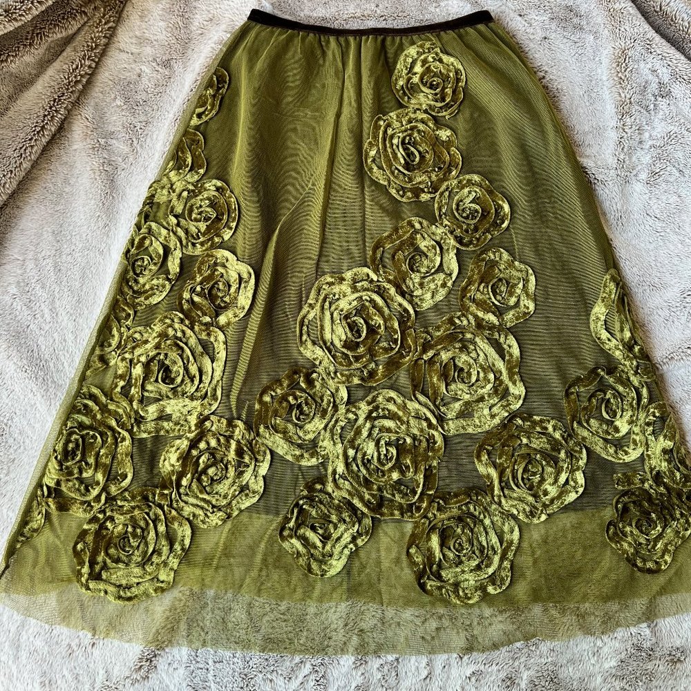 Beautiful green crushed velvet flower skirt, size M